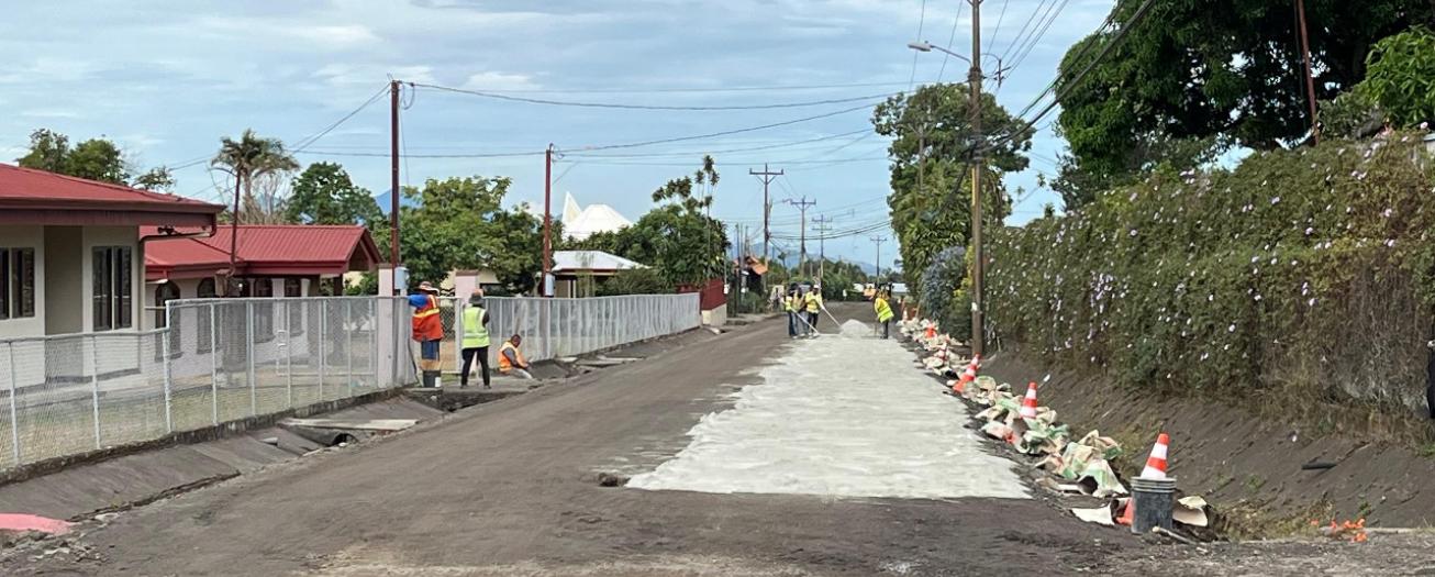 A un mes de iniciadas las obras, ya se  perfilaron los 5 km entre Itiquís y Tambor de  Alajuela 