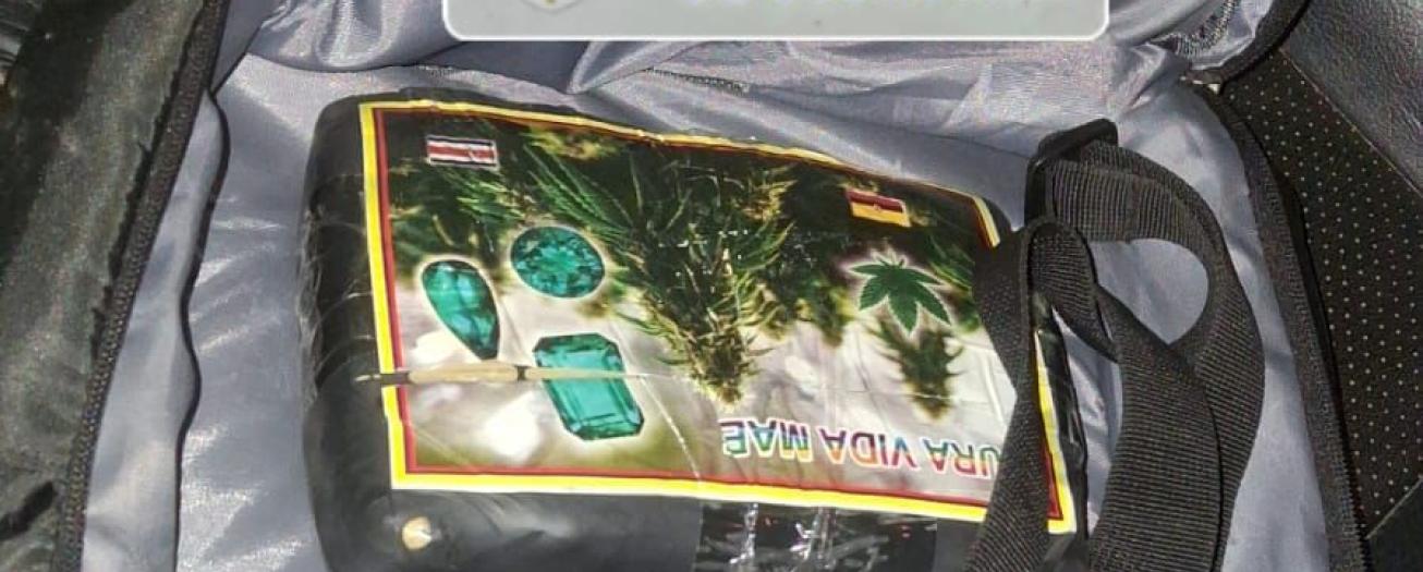 Fuerza Pública aprehende a dos personas con más de un kilo de aparente marihuana 