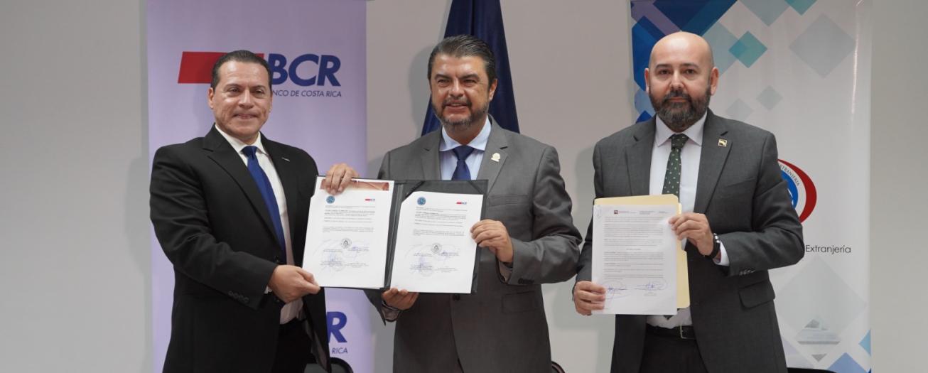 BCR y Migración firman nuevo convenio para impresión y entrega de DIMEX