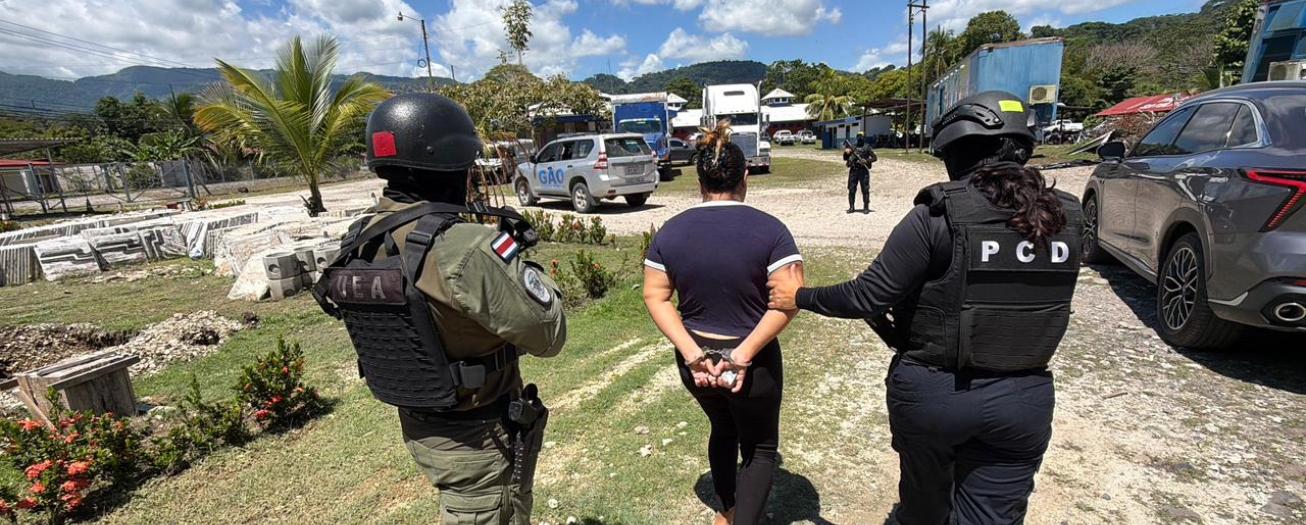 Autoridades de Seguridad Pública detienen a pareja requerida por narcotráfico en los Estados Unidos 