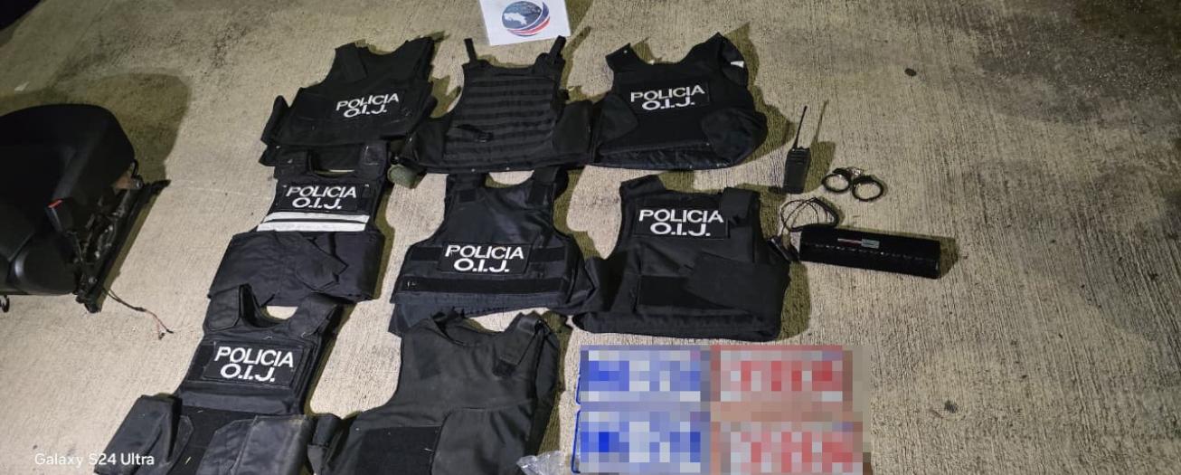 Policía de Fronteras descubre arsenal en compartimiento oculto de vehículo