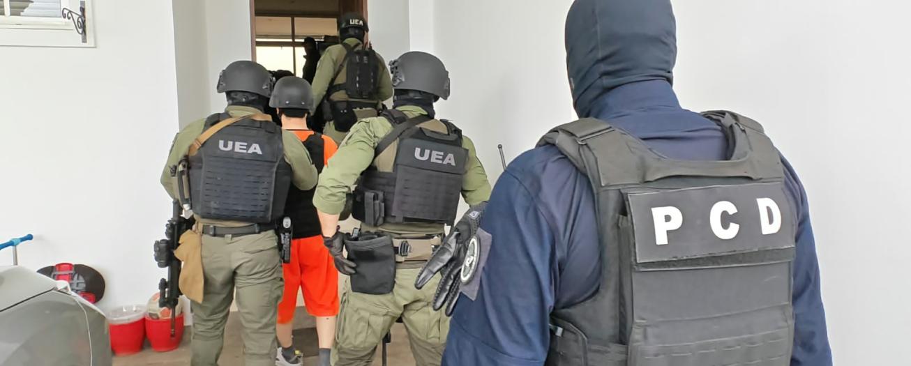 Autoridades de Seguridad Pública allanan casa del chino Tam Zhang