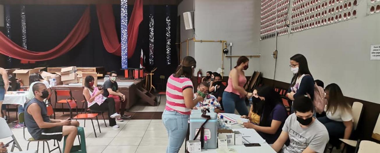 Equipos de vacunación contra covid-19 inmunizarán de 30 años en adelante con o sin riesgos