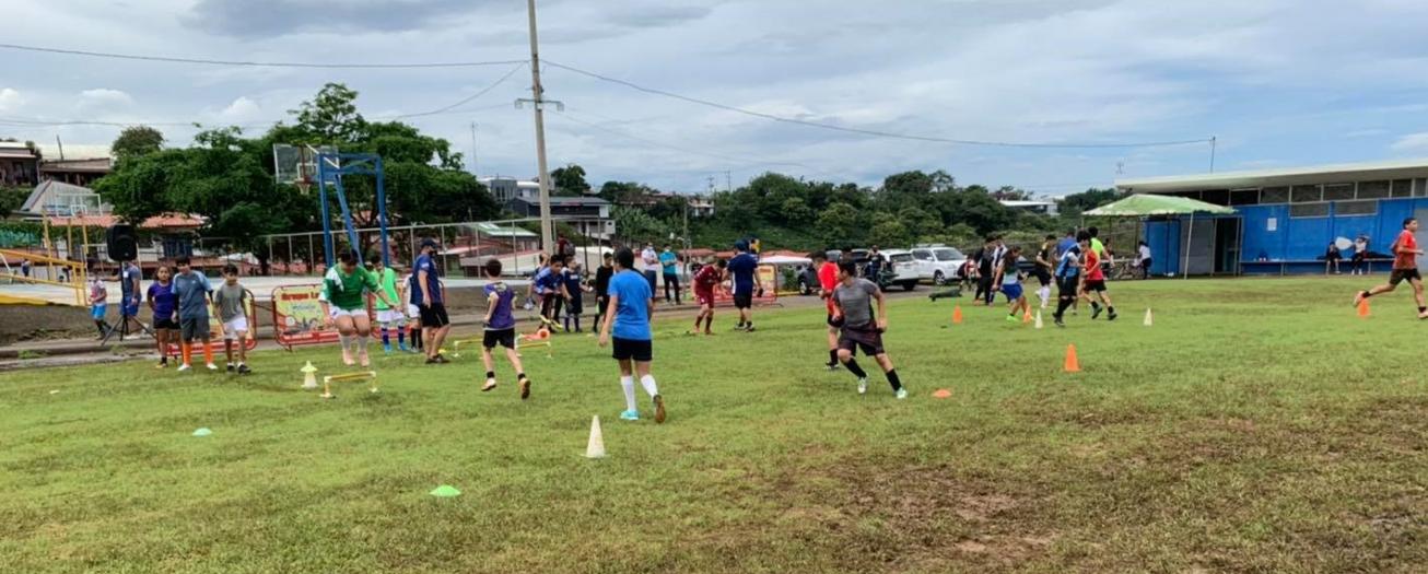 Exjugador del Municipal Grecia inicia escuela de fútbol para niños de escasos recursos
