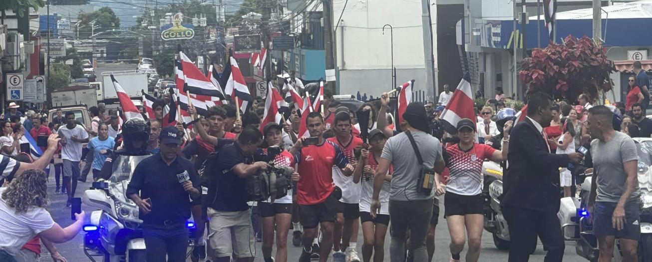 Fervor patrio se vivió en recibimiento de la antorcha