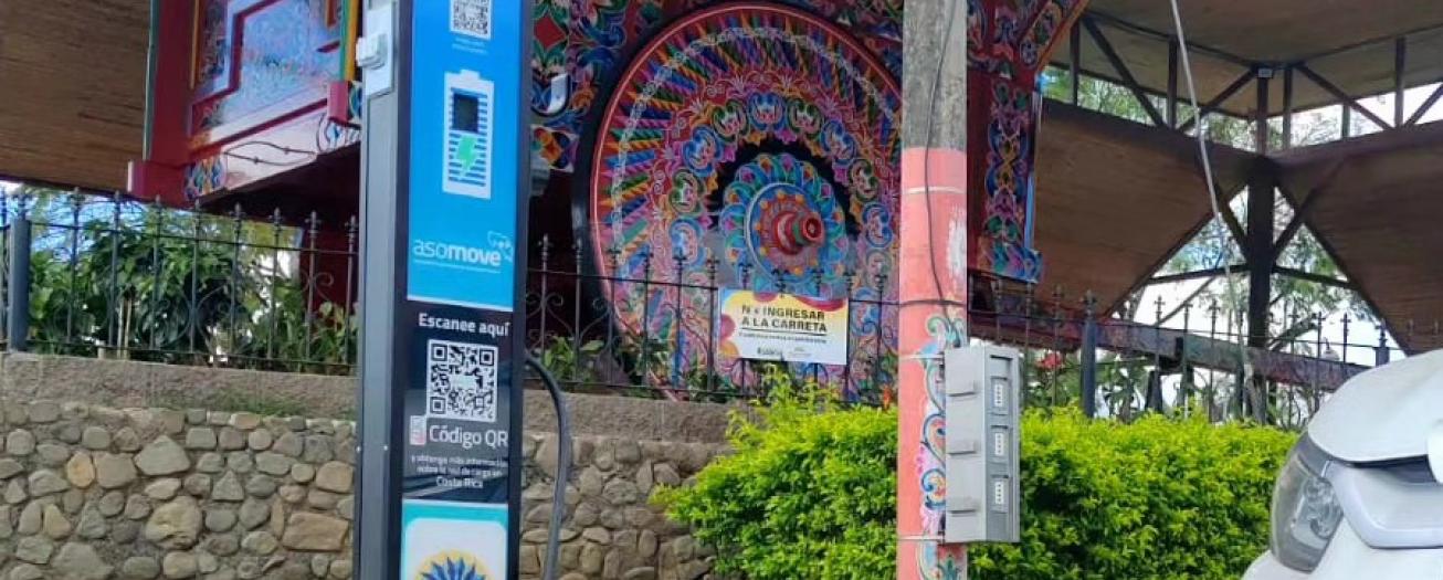 Cargador semi rápido disponible en Sarchí