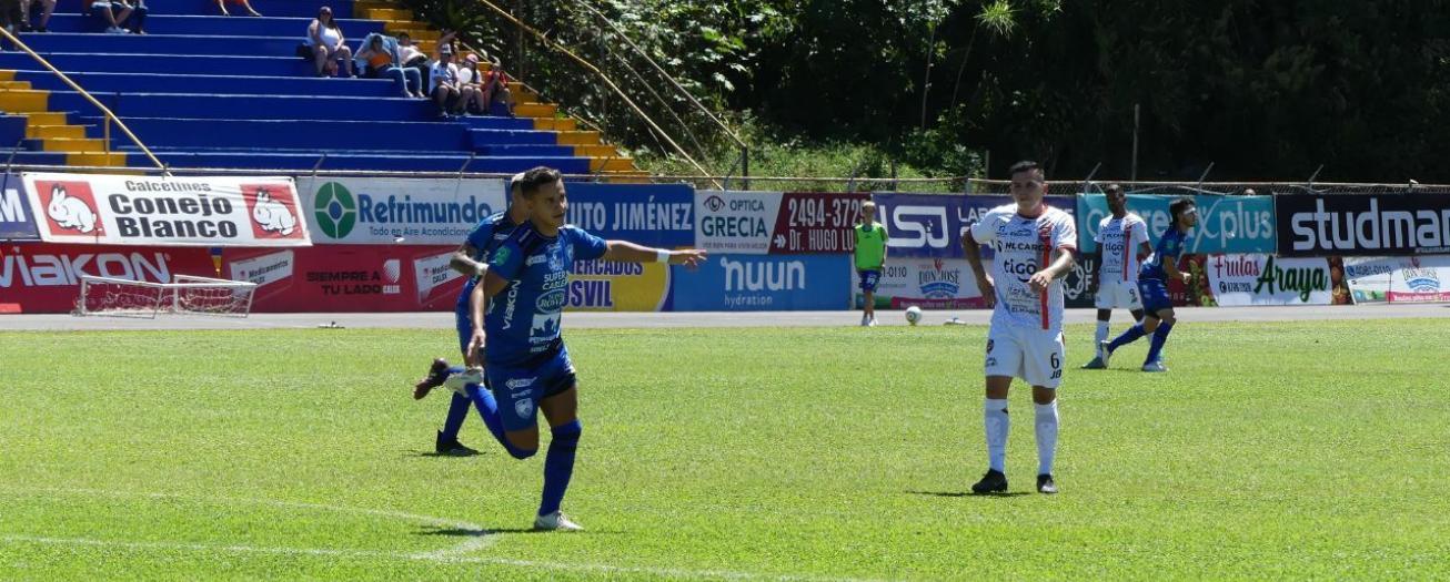 Grecia despierta y sale del último lugar