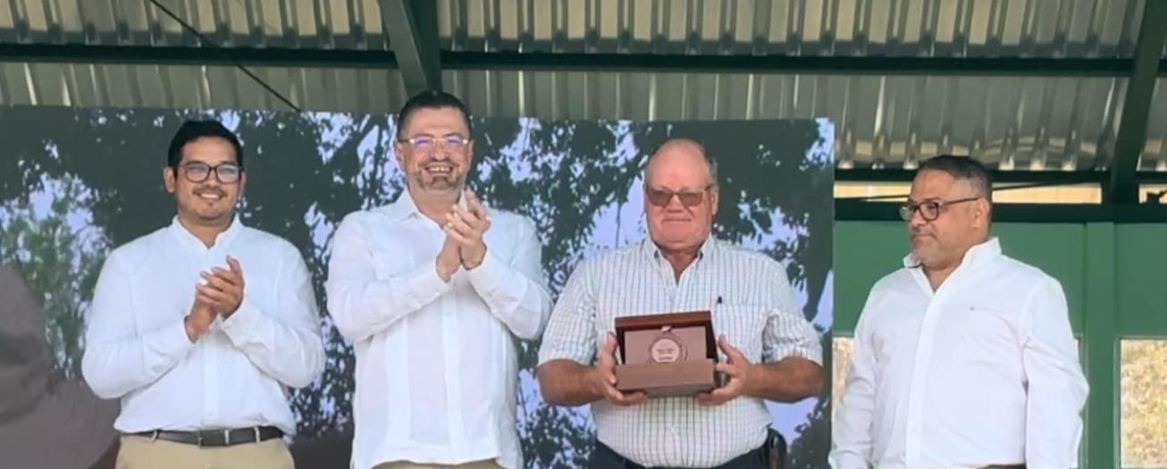 Agricultor griego galardonado con medalla mérito agrícola 2024