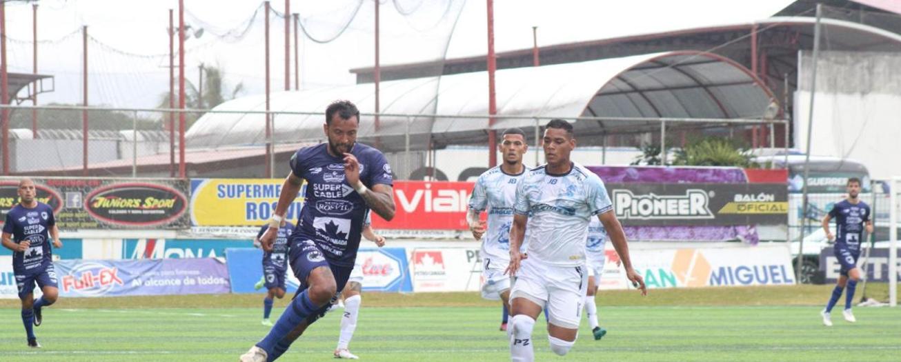 Grecia se jugará una final en su visita a Santos para salir del descenso