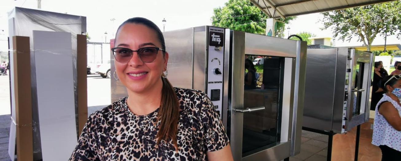 Mujeres dedicadas a la panadería y repostería en Naranjo estrenan equipos para sus negocios