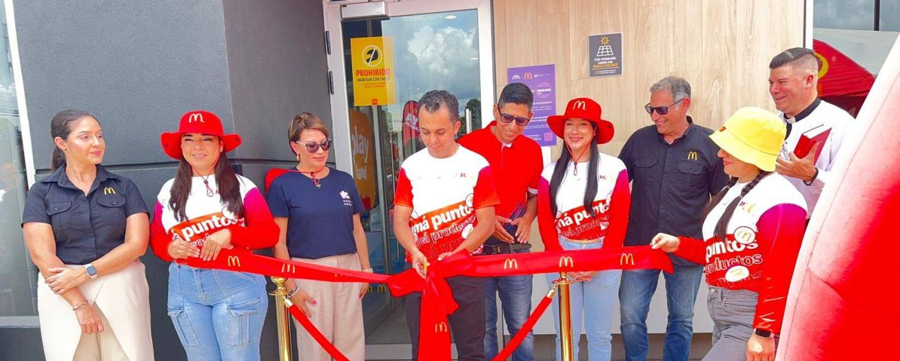 McDonald’s inaugura moderno restaurante en Grecia 