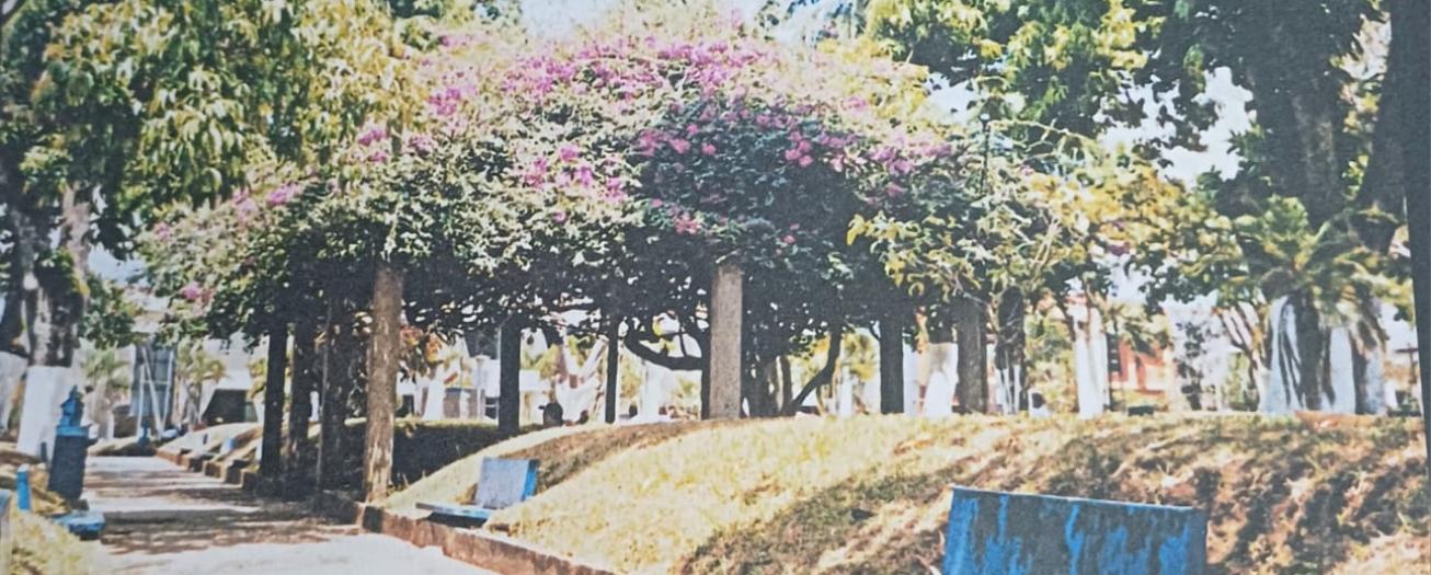 ¡Qué lindo era jugar en la glorieta del parque central de Grecia!