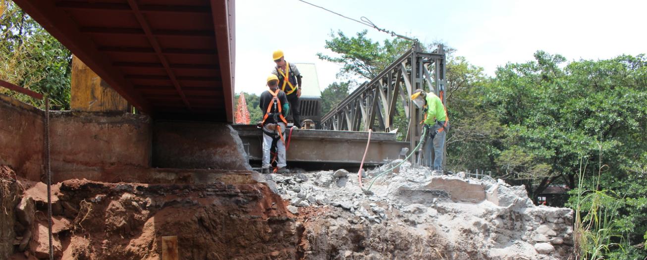 Nuevo puente sobre río Poás alcanzó un 32% del avance 