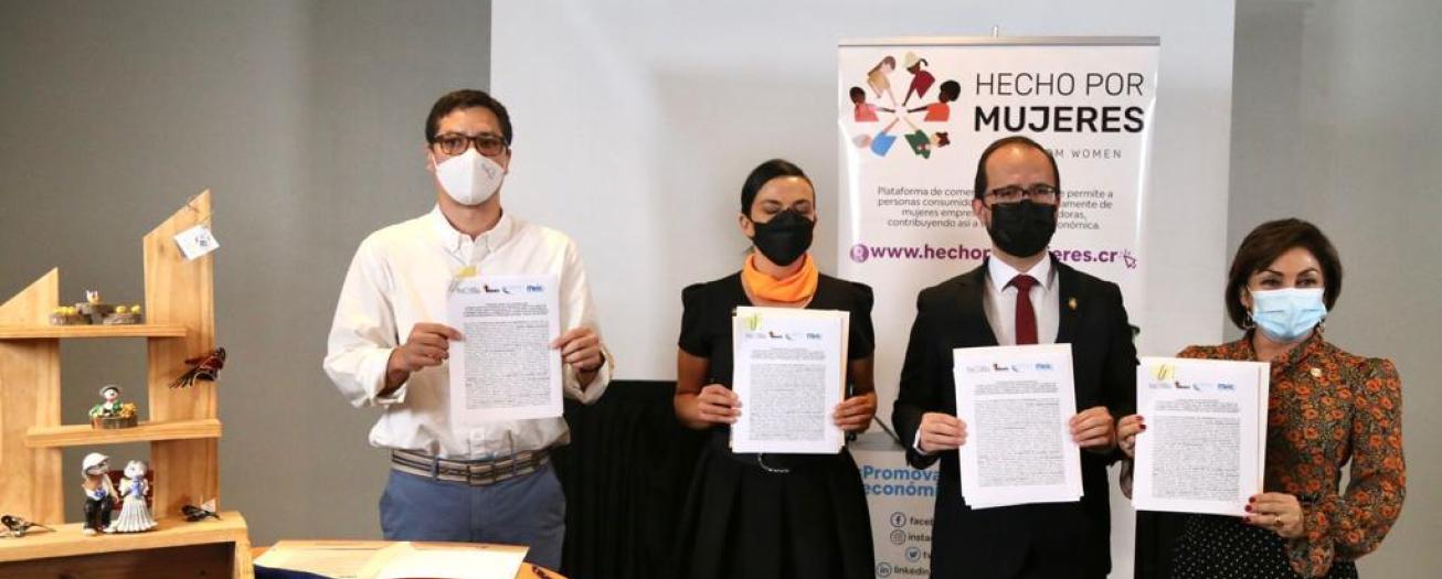 Convenio impulsará emprendimientos del programa  Hecho por Mujeres