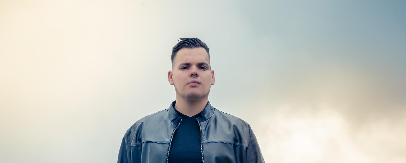 Andrés Elizondo González, presenta su sencillo “Queda, Solo Queda"