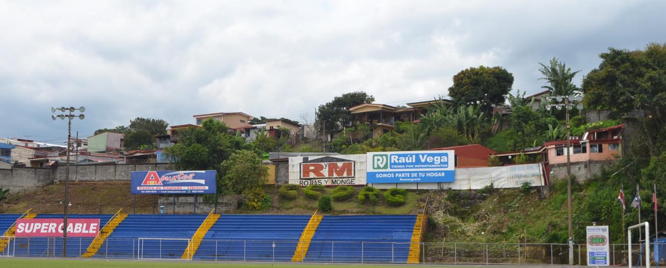Denuncia ante Fiscalía por naciente se trae abajo nueva iluminación del estadio