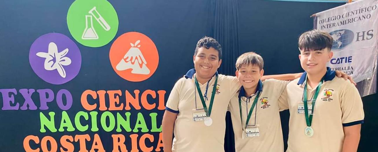 Estudiantes del Santa Josefina ganan medalla de bronce en ExpoCiencias Nacional 