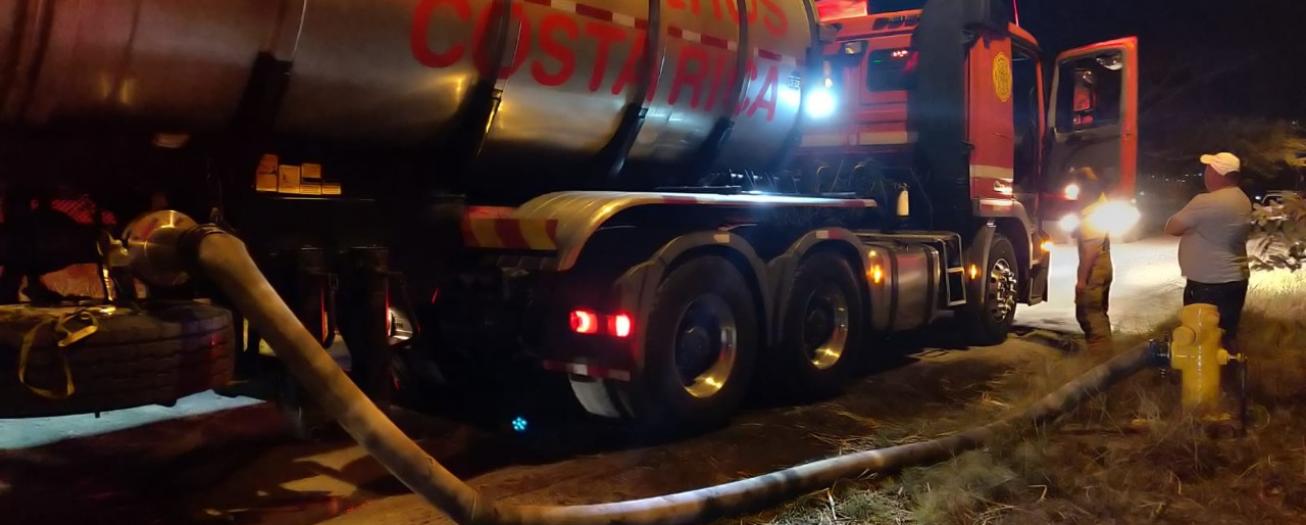 AyA apoya suministro de agua para atender  incendio en el Coyol de Alajuela 
