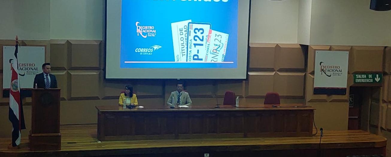 Títulos de propiedad y placas hasta su casa u oficina