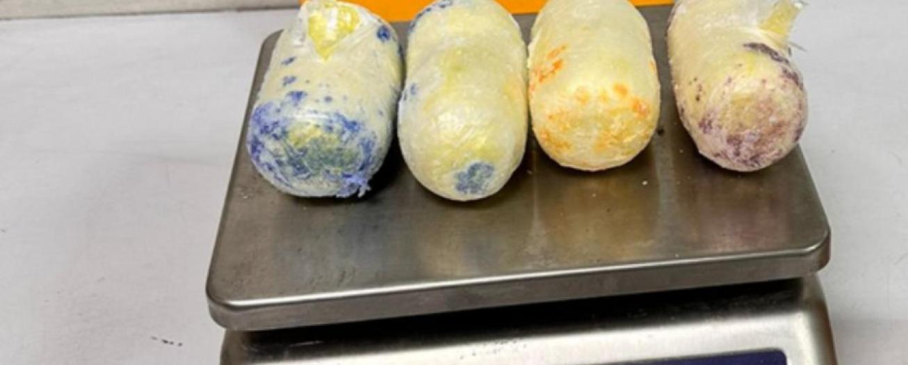 Aeroportuaria y PCD decomisan medio kilo de cocaína oculta en candelas