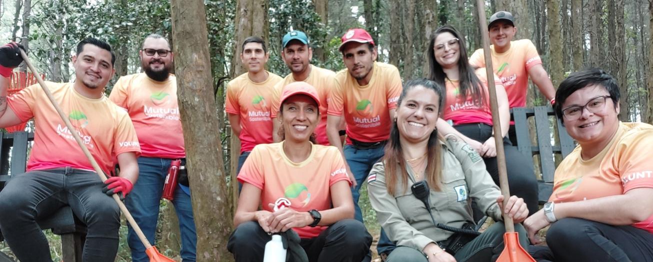 Voluntarios de Grupo Mutual ayudan a conservar importantes áreas protegidas en Grecia y Palmares  