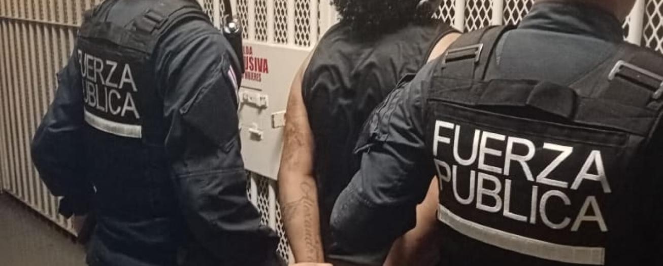 Fuerza Pública detiene a sujeto con gran cantidad de droga y un arma de fuego en Alajuela 