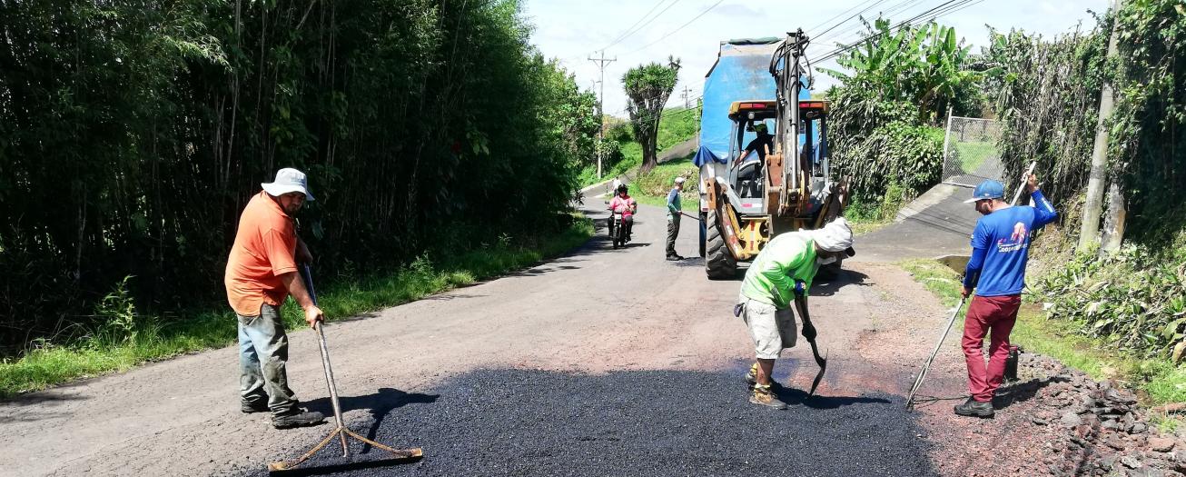 Vecinos y empresarios de Poás se unen e intervienen ruta nacional 146