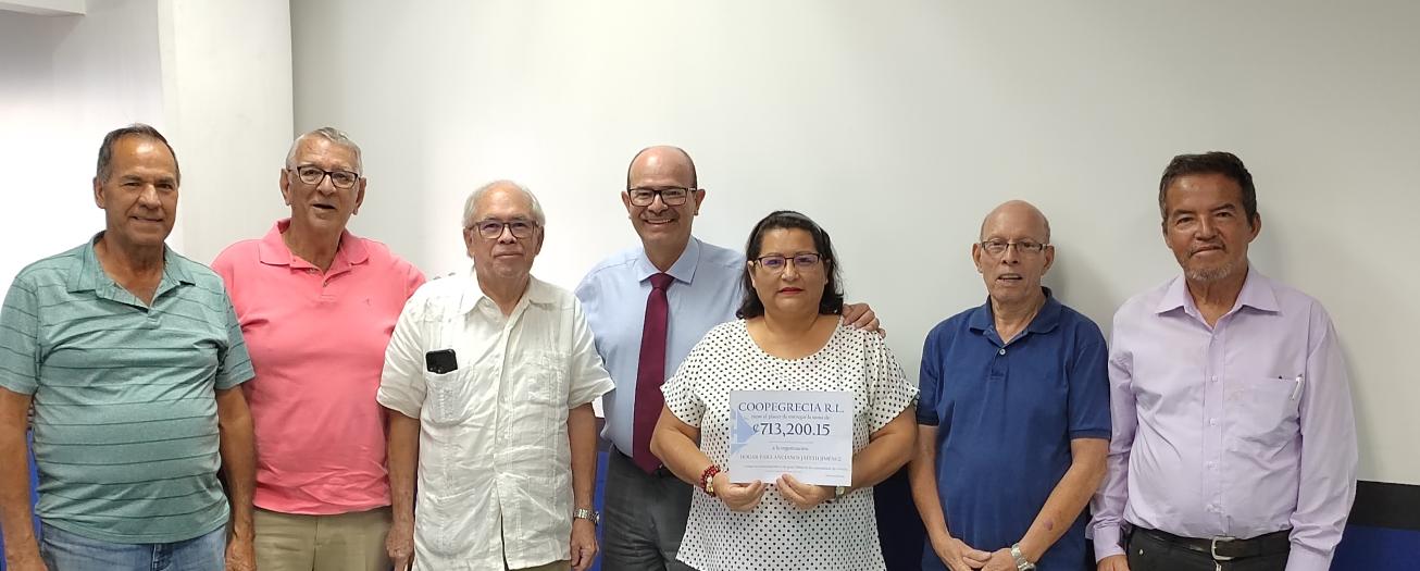 Coopegrecia entrega porcentaje del monto de los marchamos a Hogar de Ancianos