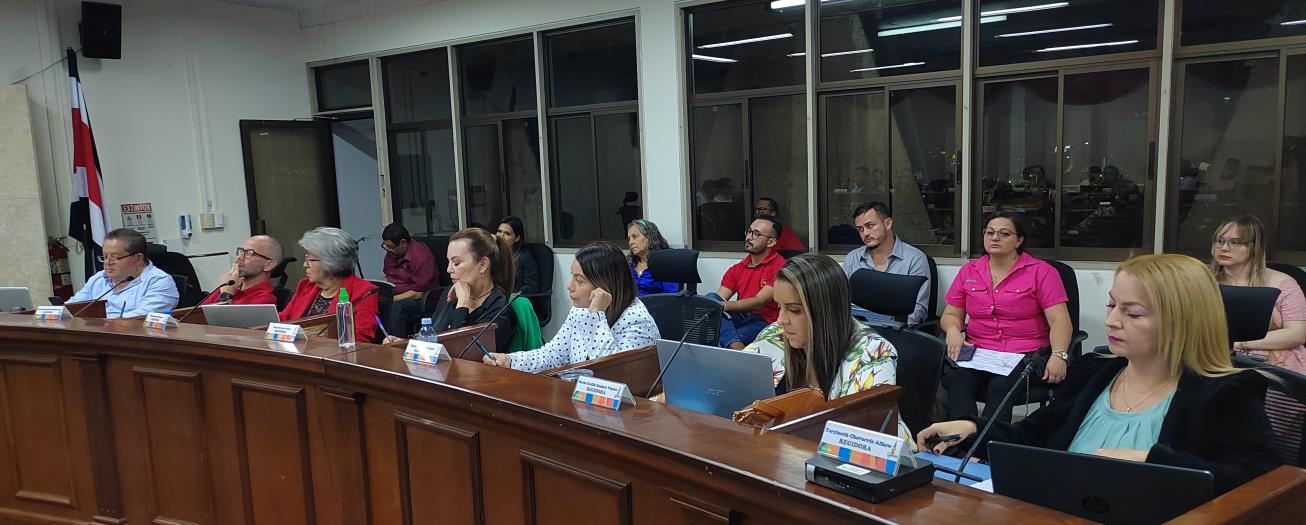 Cambio de horario de sesiones municipales provocó la primera polémica