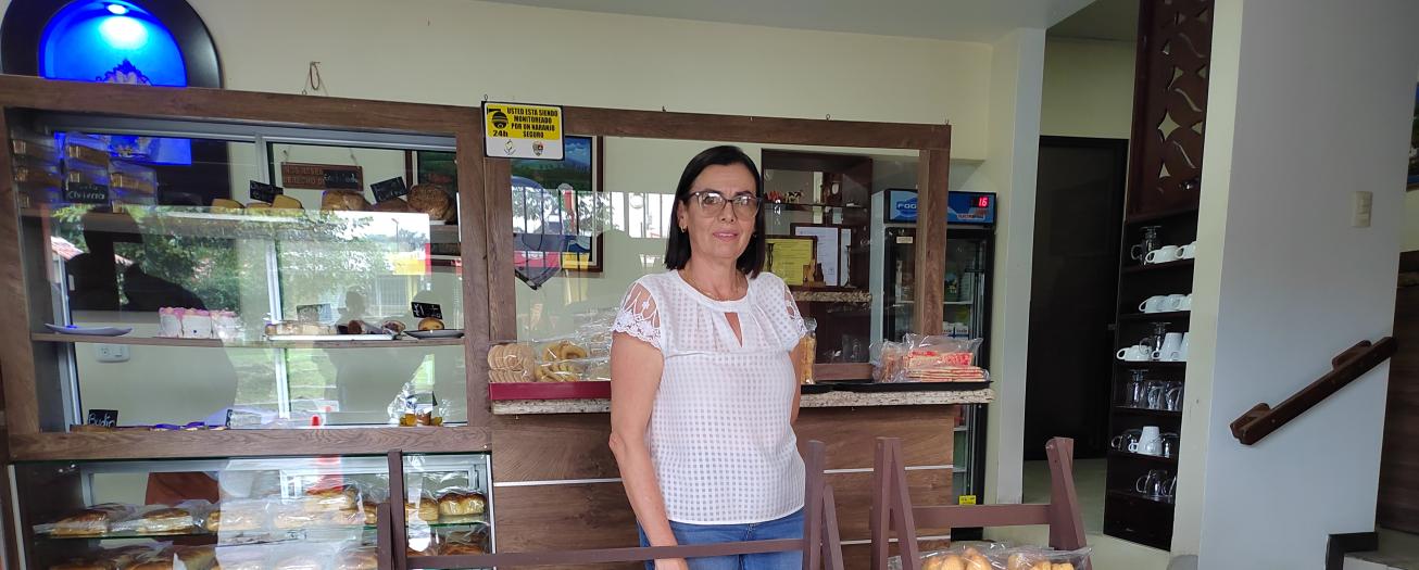 Emprendedora de Naranjo expande panadería y cafetería con el Banco Nacional