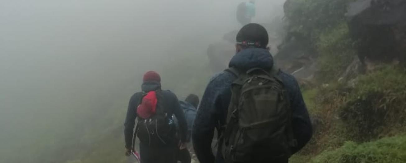 Detectan ingresos ilegales de grupos turísticos  a áreas restringidas en el volcán Poás