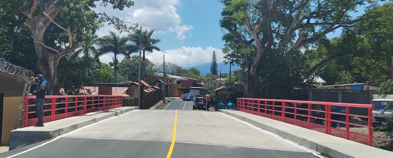 Municipalidad de Alajuela habilita paso por el nuevo puente en calle El Salto en Barrio San José 
