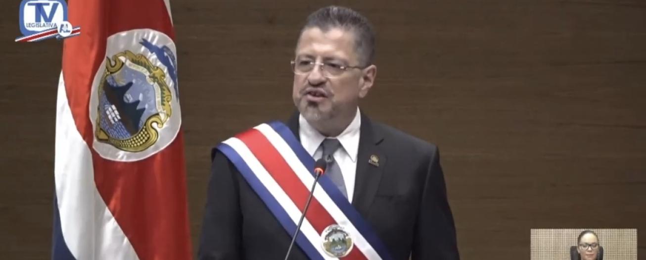 Presidente Chaves Robles presenta informe de labores del primer año de su mandato