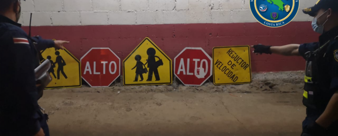 Fuerza Pública encuentra señales de tránsito en taller clandestino en Palmares