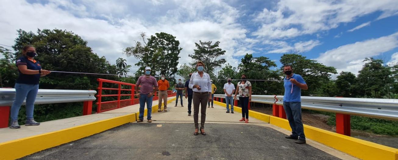 Puente permite tránsito de personas entre San Ramón y Peñas Blancas