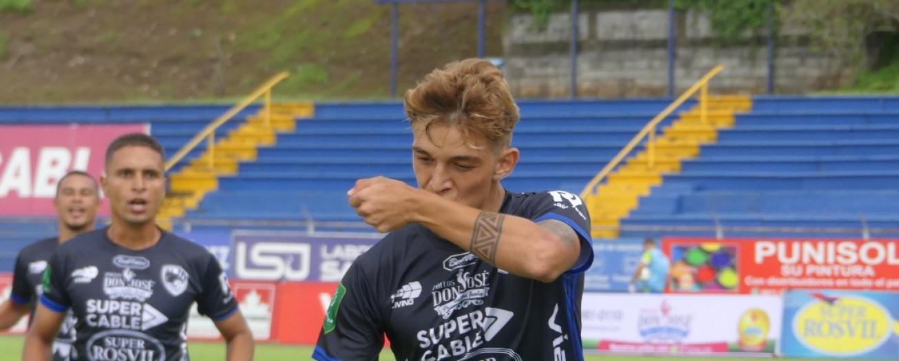 Grecia gana, gusta y golea en la primera jornada