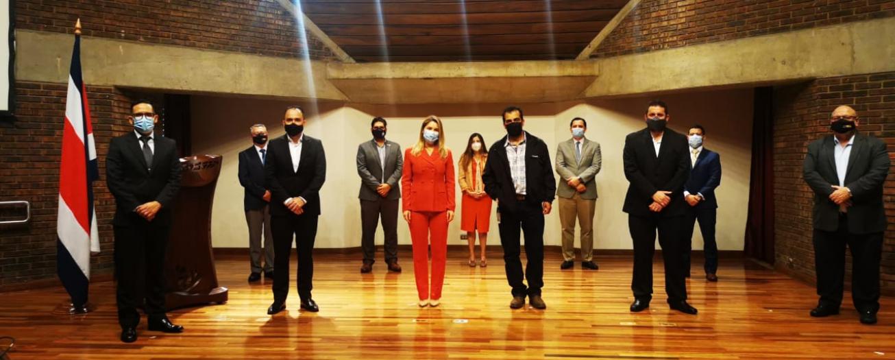 Se premia a ganadores de concurso que permitirá construir obras urbanas complementarias en Ruta 1 y 2   