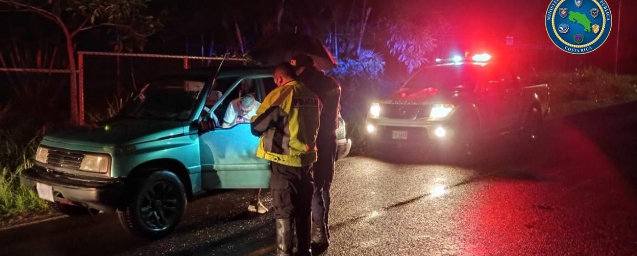 Fuerza Pública detiene a tres personas sospechosas de robo y tacha de vehículos