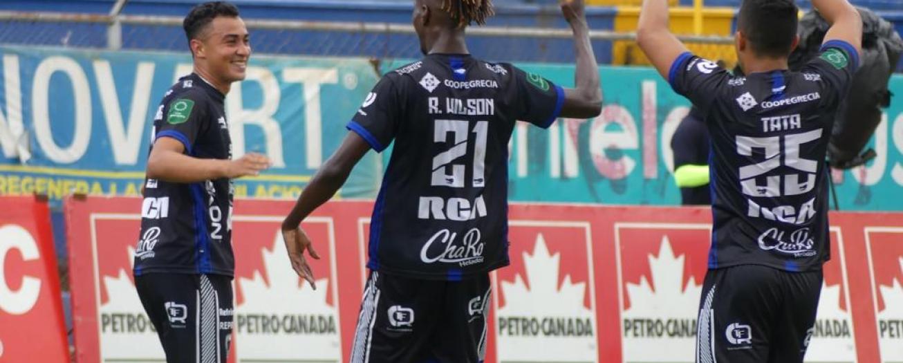 Grecia se reencuentra con su fútbol 