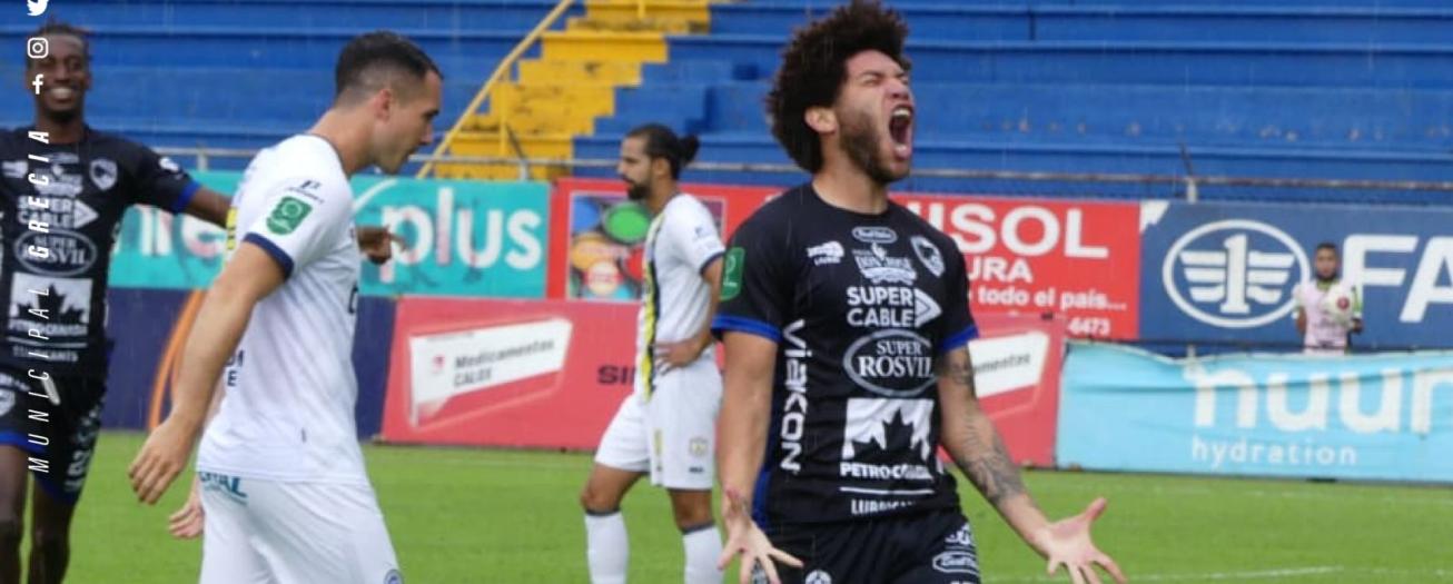 Grecia se mete en zona de clasificación