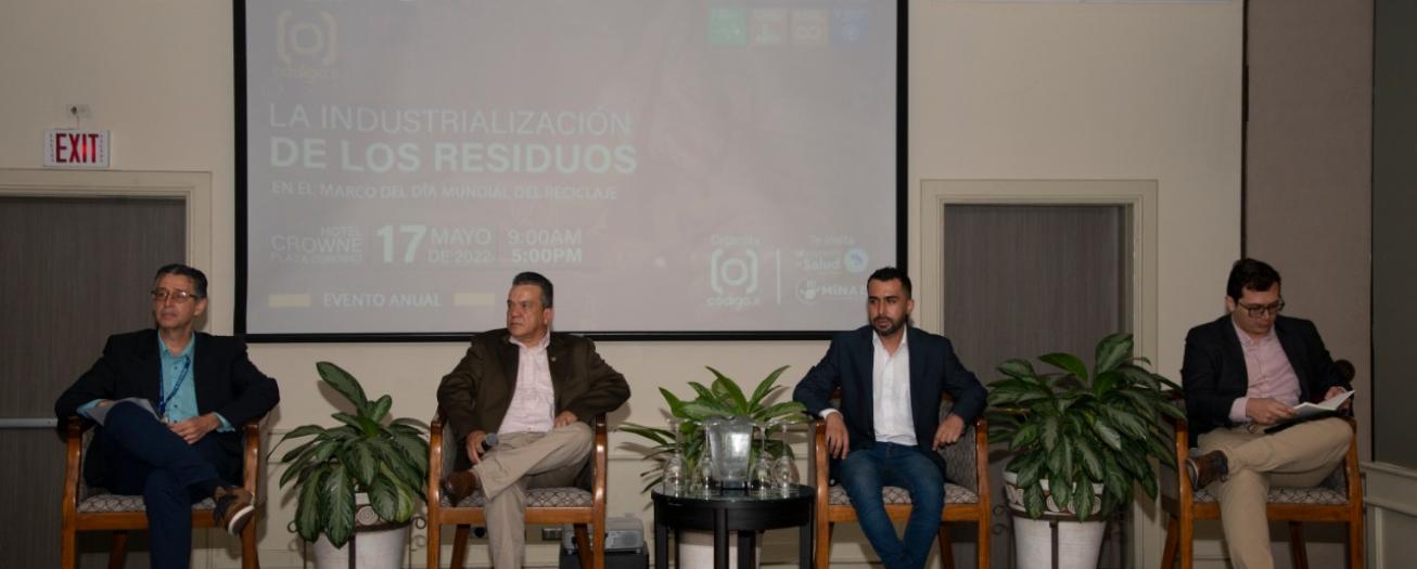 Especialistas se reúnen para analizar situación actual del tema en residuos