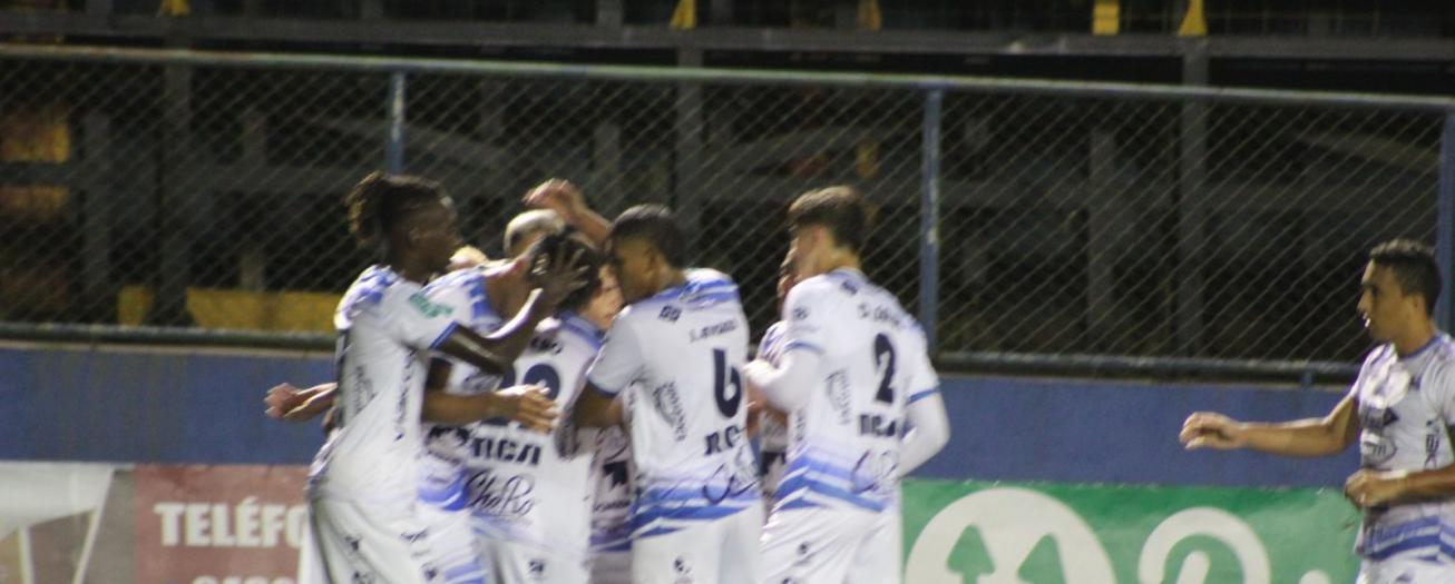 Grecia da la sorpresa de la fecha al vencer como visitante a San Carlos