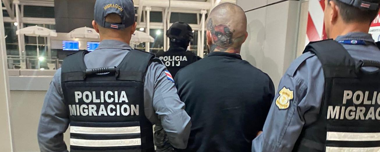 Migración impide salida de costarricense por alerta de homicidio