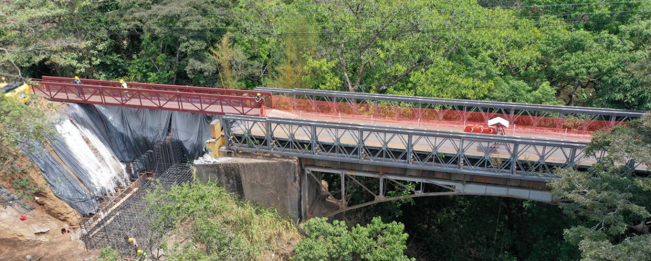 Avanza construcción de nuevo puente sobre río Poás 