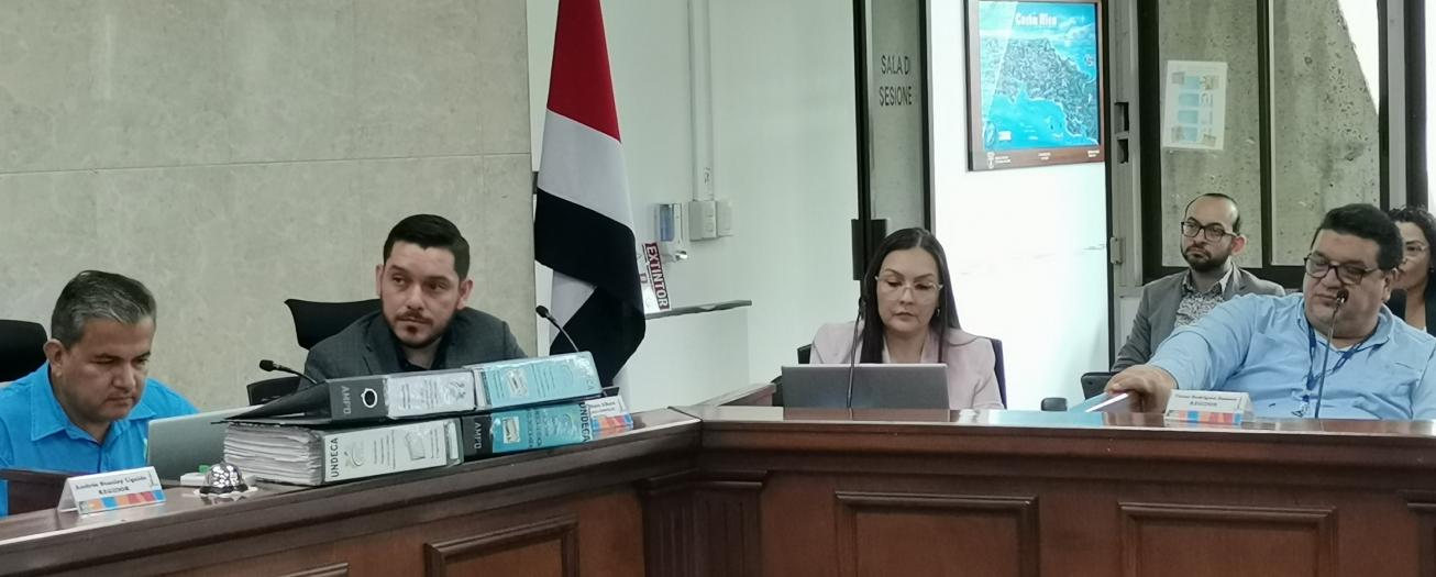 Suenan los tambores de guerra contra autoridades de la CCSS por abandono del hospital de Grecia