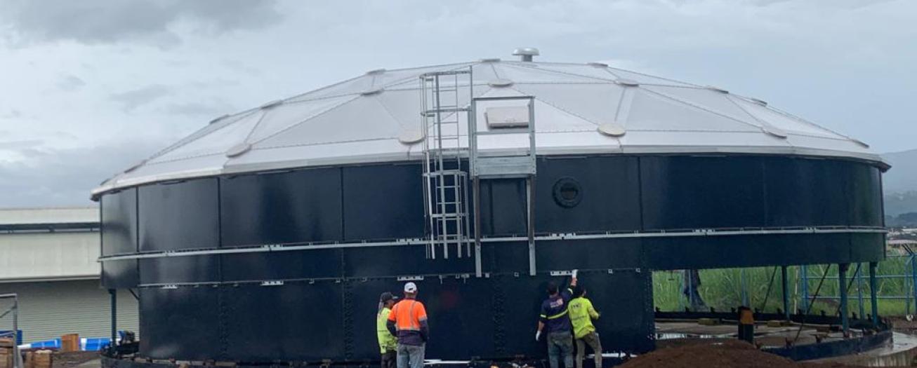 Avanza construcción de tanques en Totón