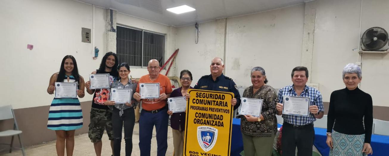 Fuerza Pública de Grecia certifica a comunidades y comercios en programas de seguridad