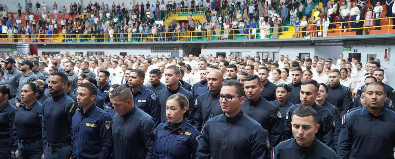 Más de mil policías se gradúan para servir a Costa Rica 