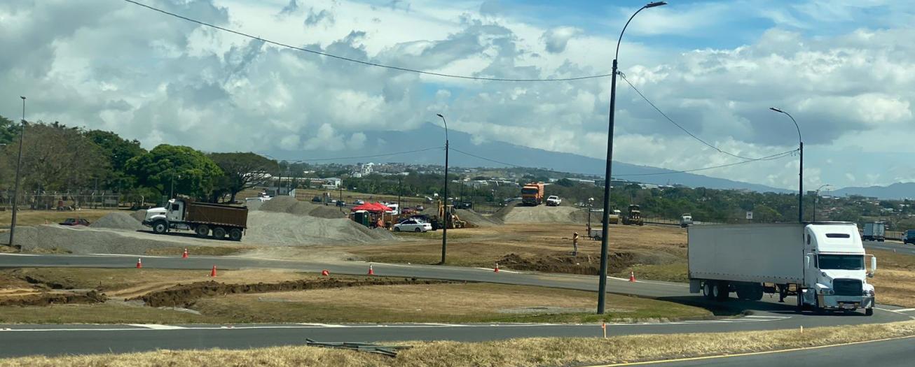 Obras frente al Aeropuerto generarán la clausura del retorno hacia Alajuela desde ruta 1 mañana 