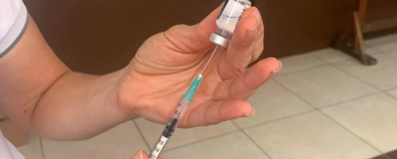  Vacunación contra el Covid-19 e influenza se traslada al Ebais frente a la escuela Eulogia Ruiz 